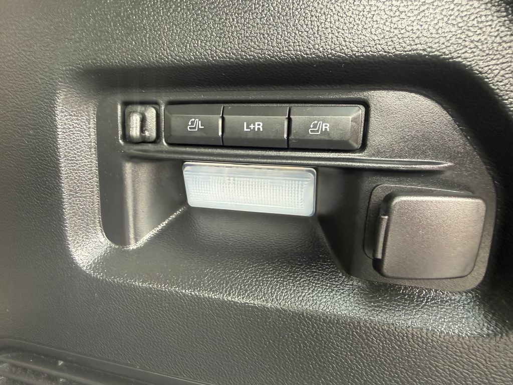 Used 2022 Ford Explorer Limited w/ Equipment Group 301A RWD image 5