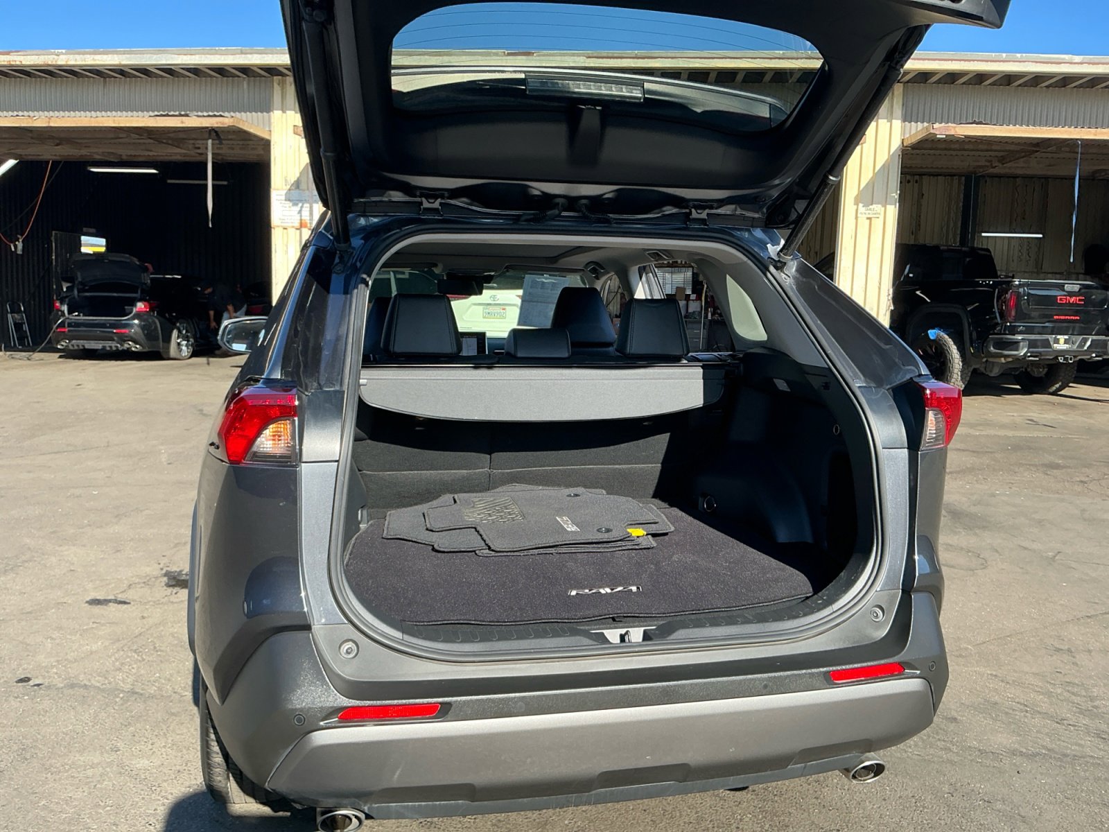 Used 2019 Toyota RAV4 Limited image 26