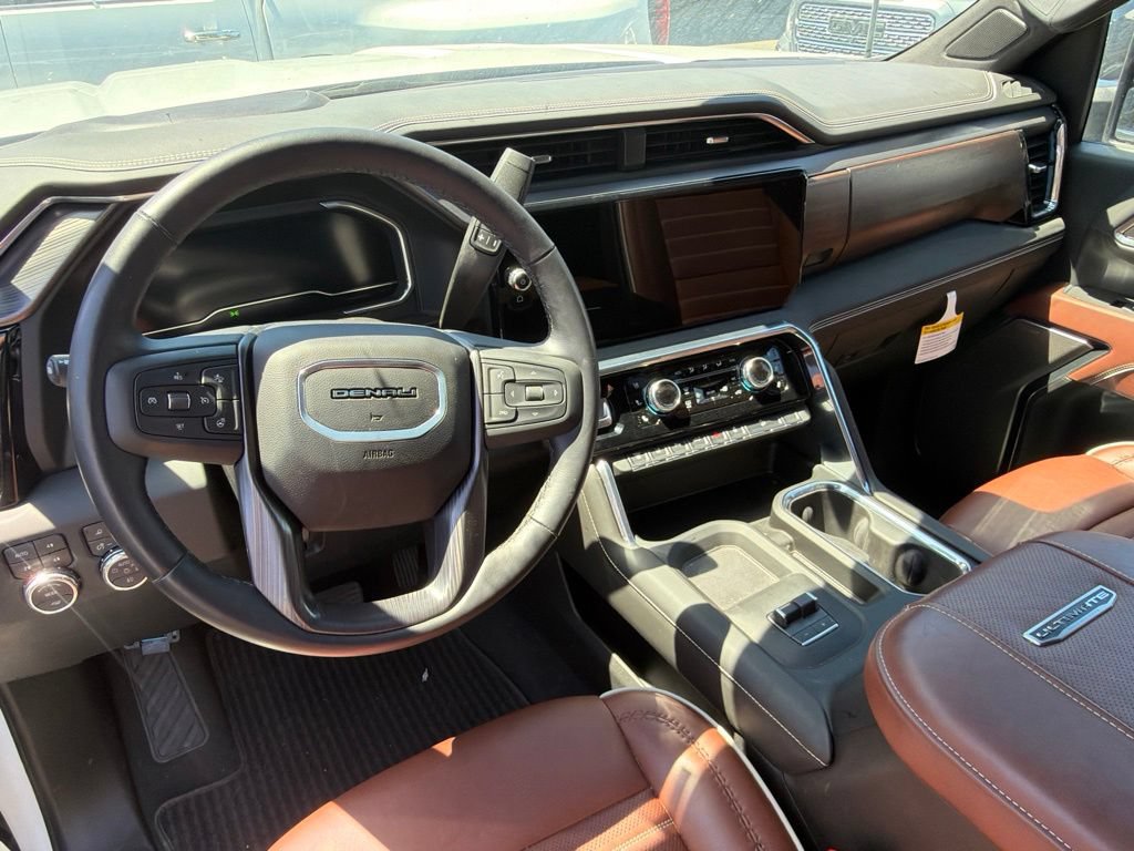 Used 2025 GMC Sierra 3500 Denali Ultimate AWD/4WD image 11