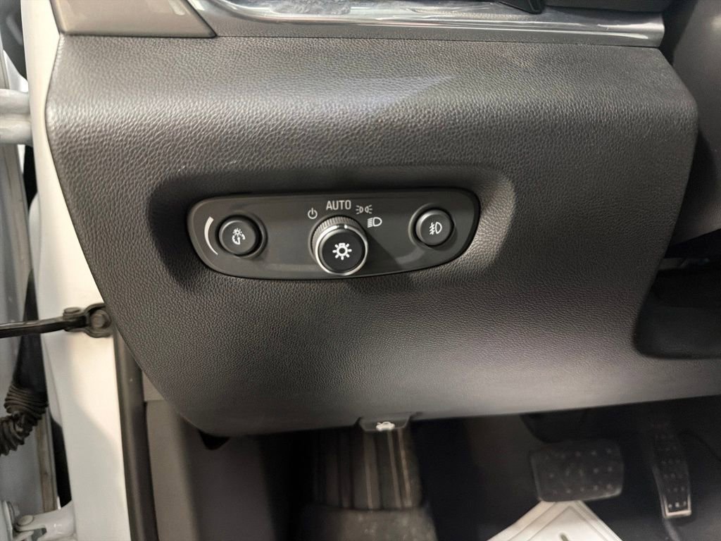 Used 2018 Chevrolet Traverse LT image 46