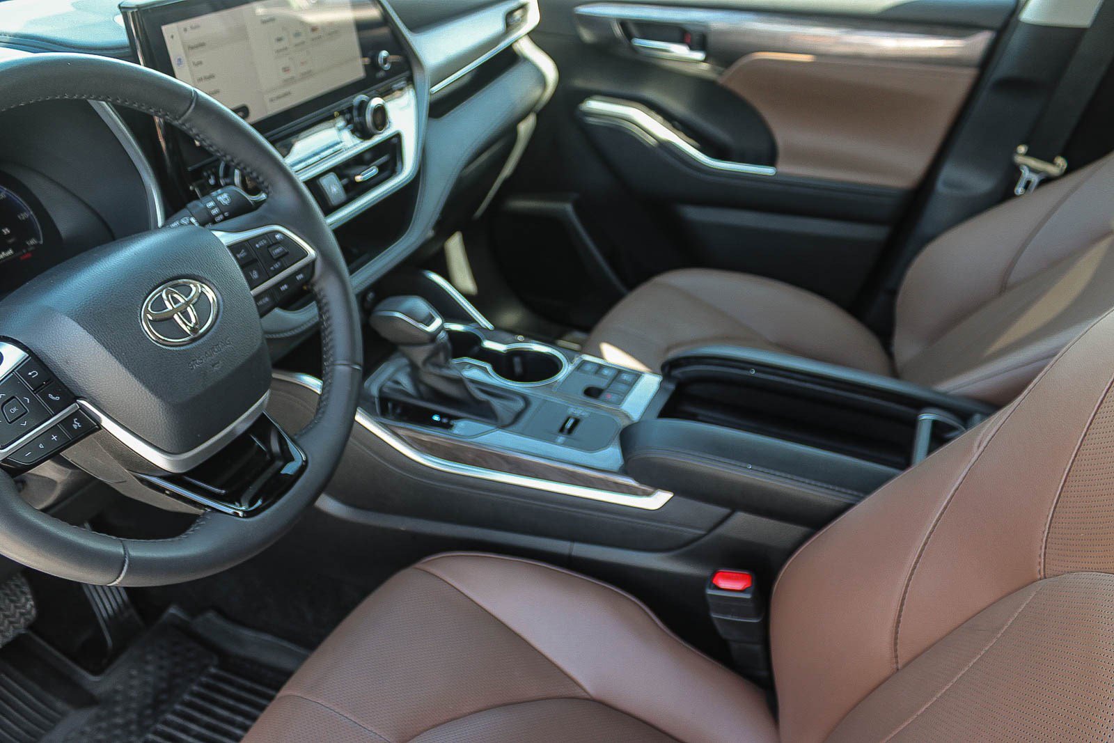 Certified 2025 Toyota Highlander Limited image 18