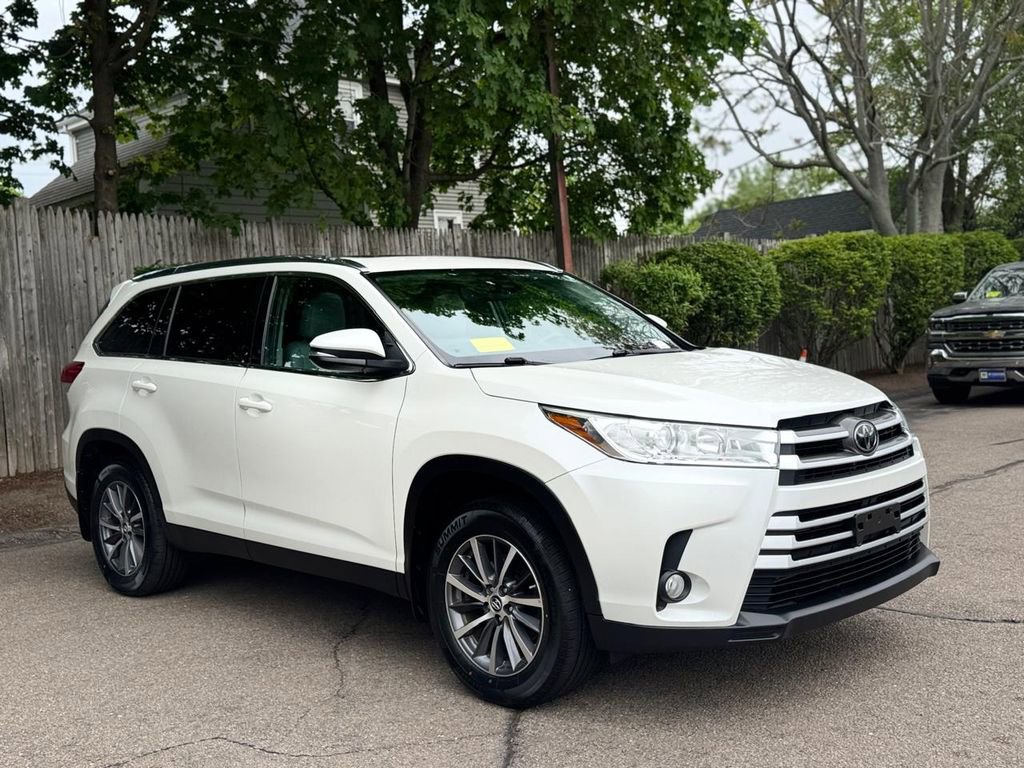 Used 2019 Toyota Highlander XLE AWD/4WD image 8