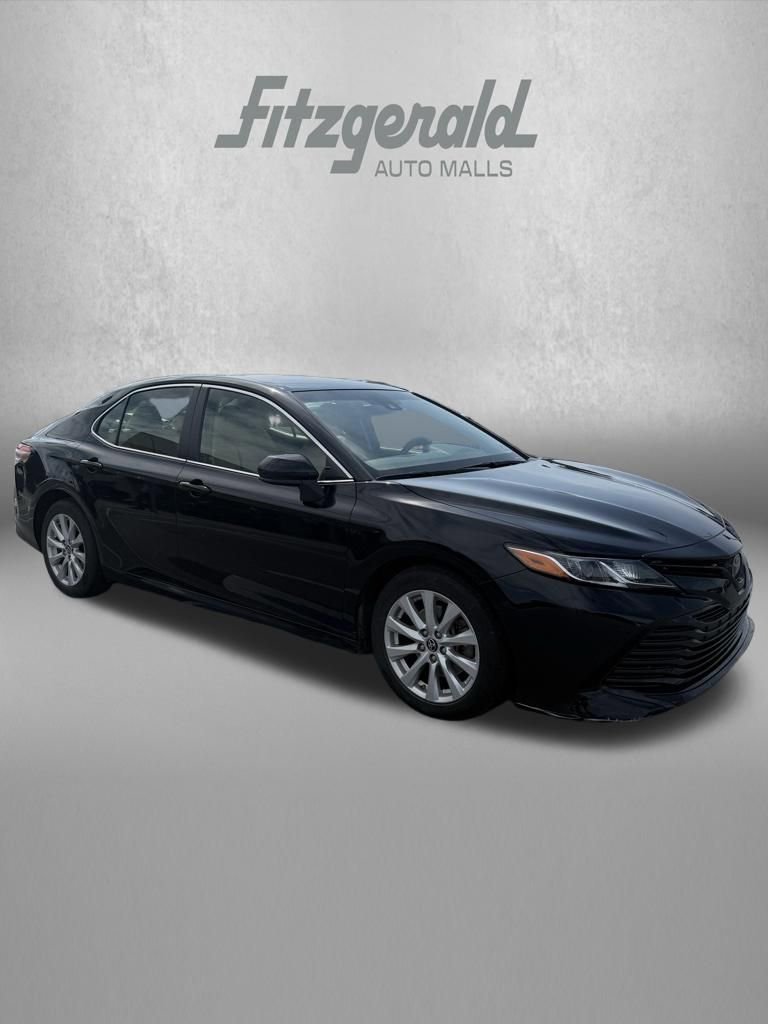 Used 2018 Toyota Camry LE image 2