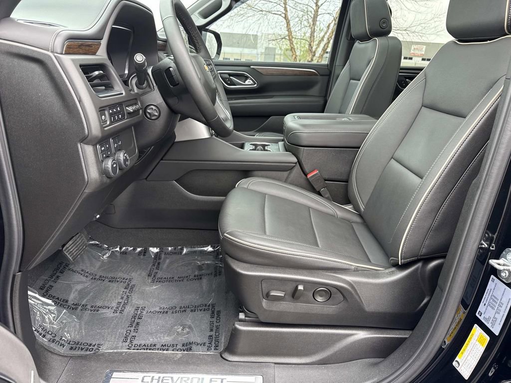 Used 2024 Chevrolet Suburban Premier image 23