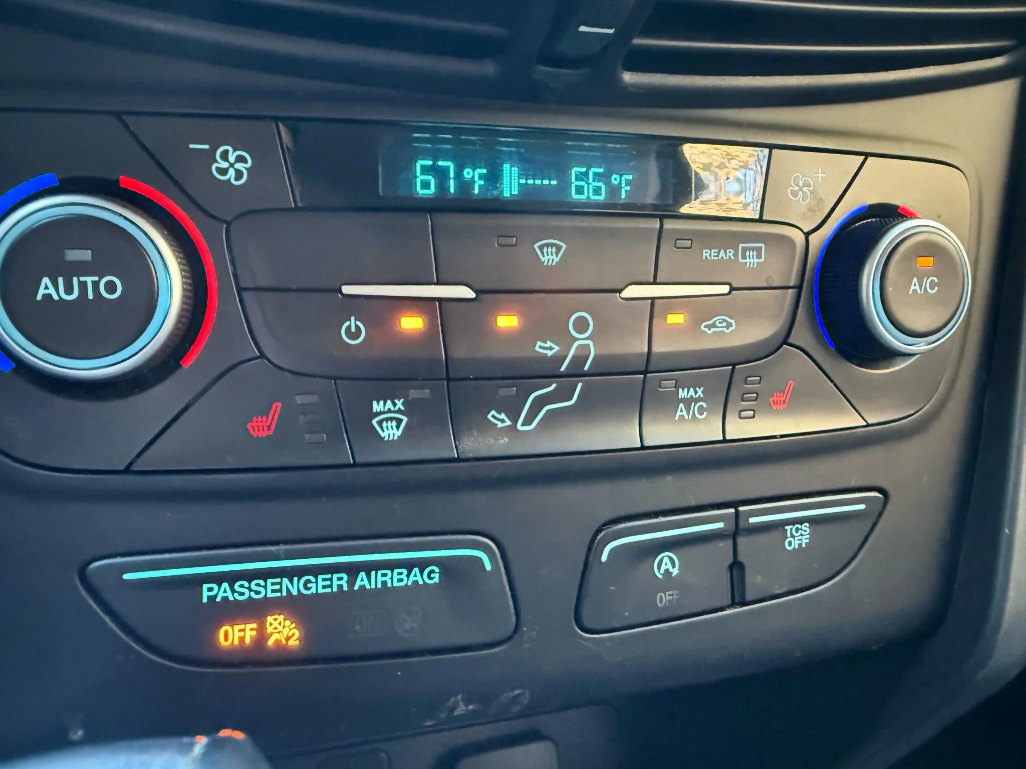 Used 2018 Ford Escape SEL image 17