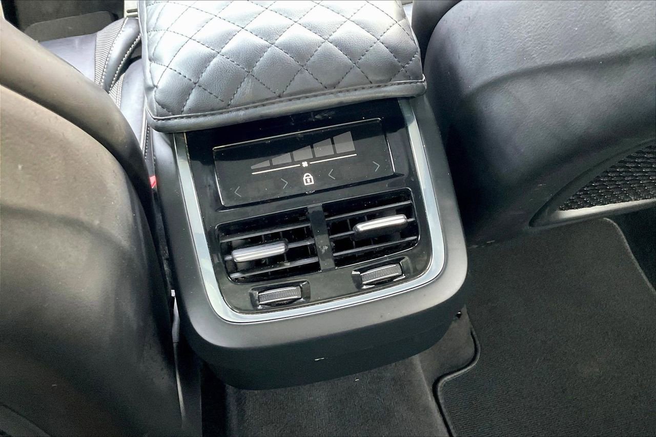 Used 2022 Volvo XC60 B5 R-Design w/ Advanced Package image 17