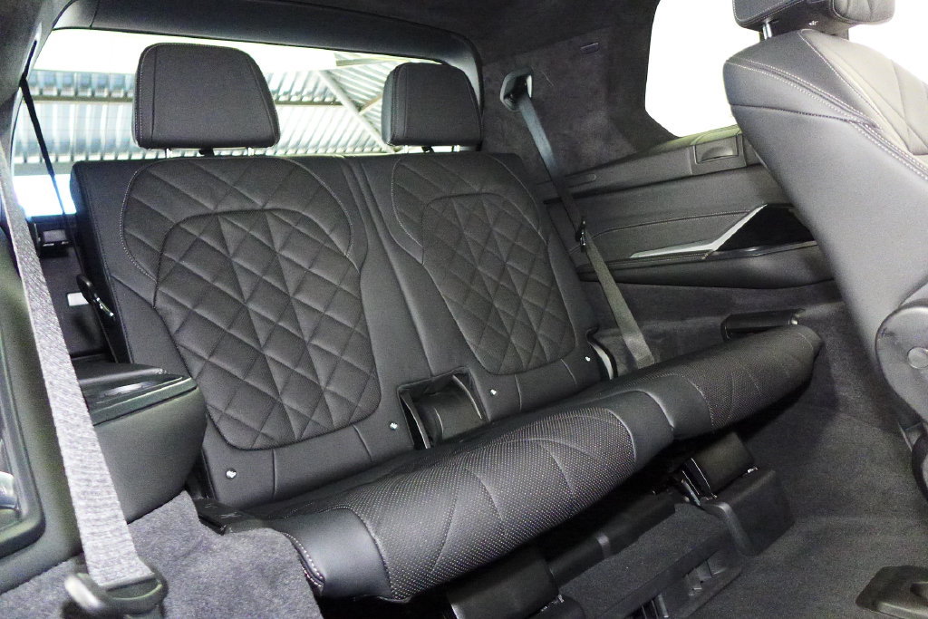 Used 2024 BMW X7 xDrive40i w/ M Sport Package AWD/4WD image 21