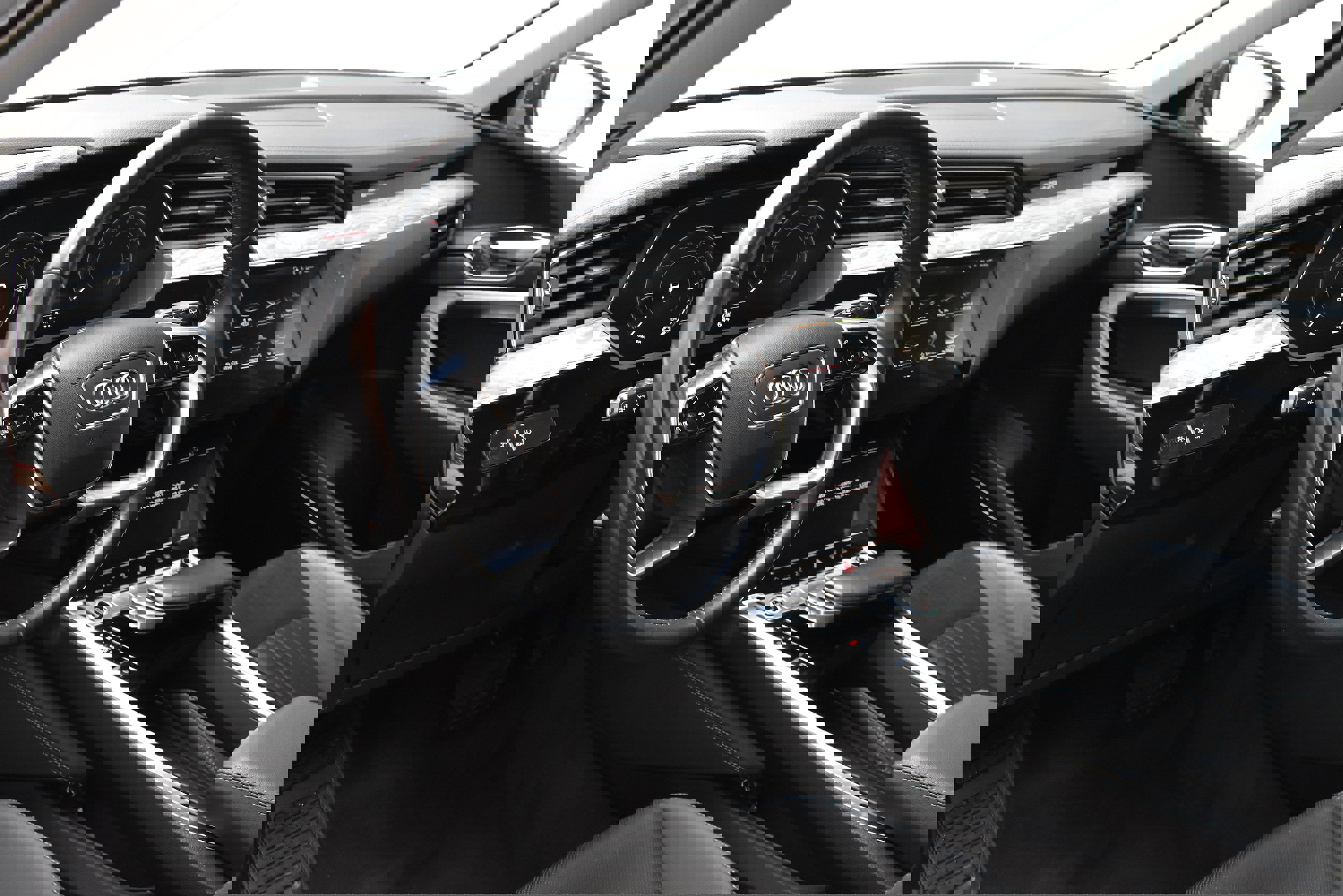 Used 2021 Audi e-tron Premium Plus w/ Premium Plus Package image 19