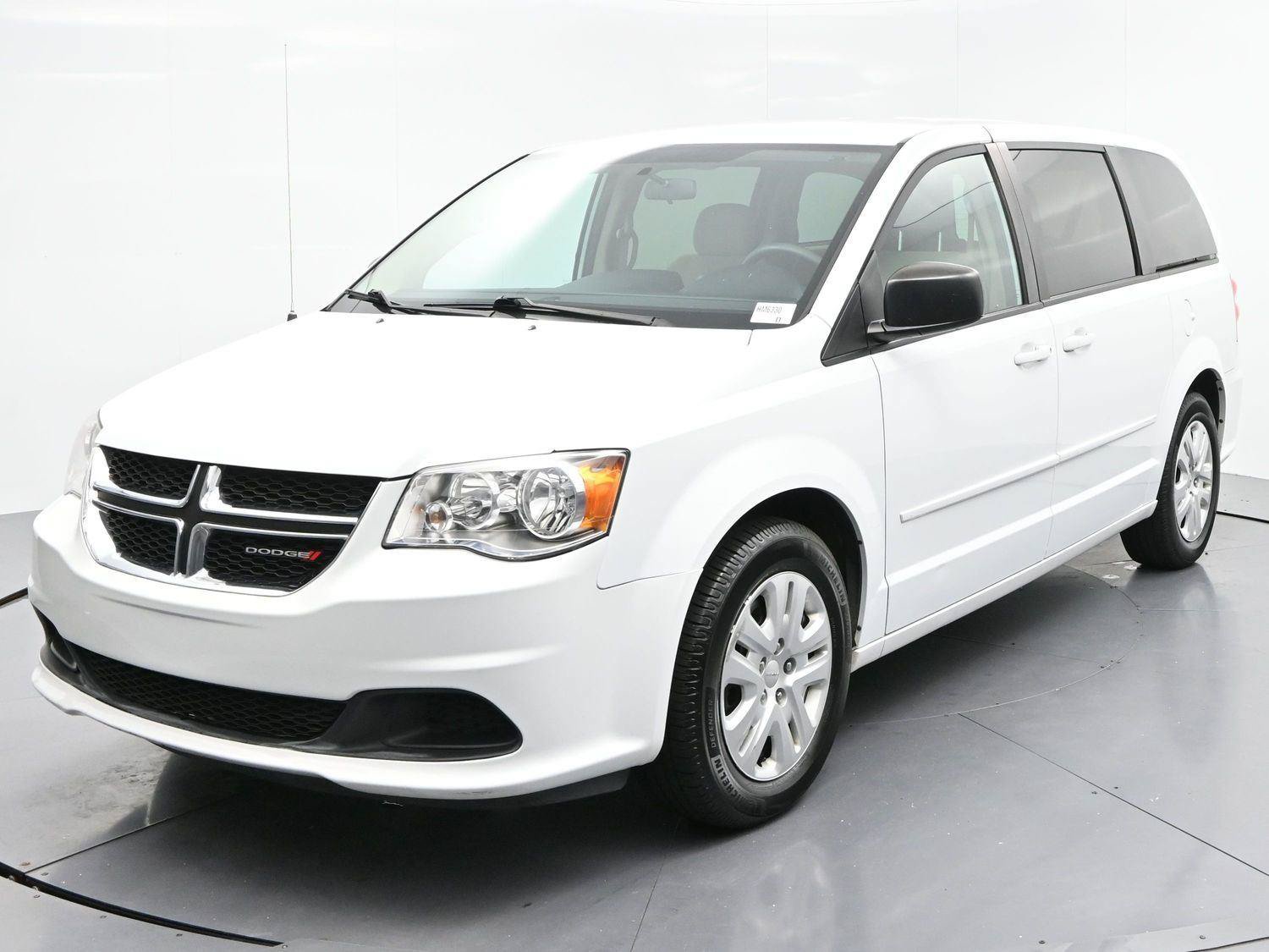 Used 2017 Dodge Grand Caravan SE FWD image 3
