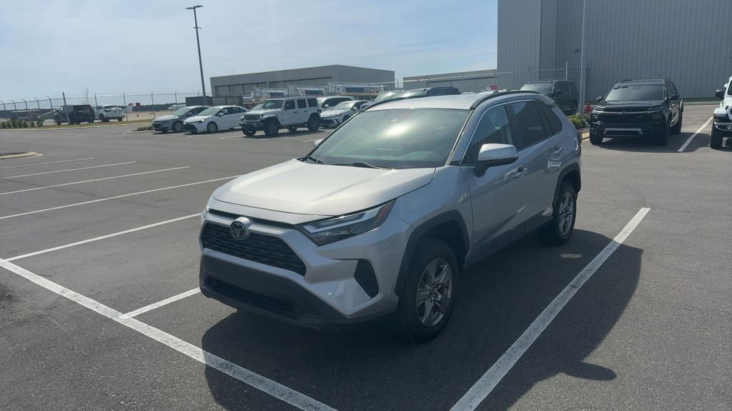 Used 2024 Toyota RAV4 XLE AWD/4WD image 2