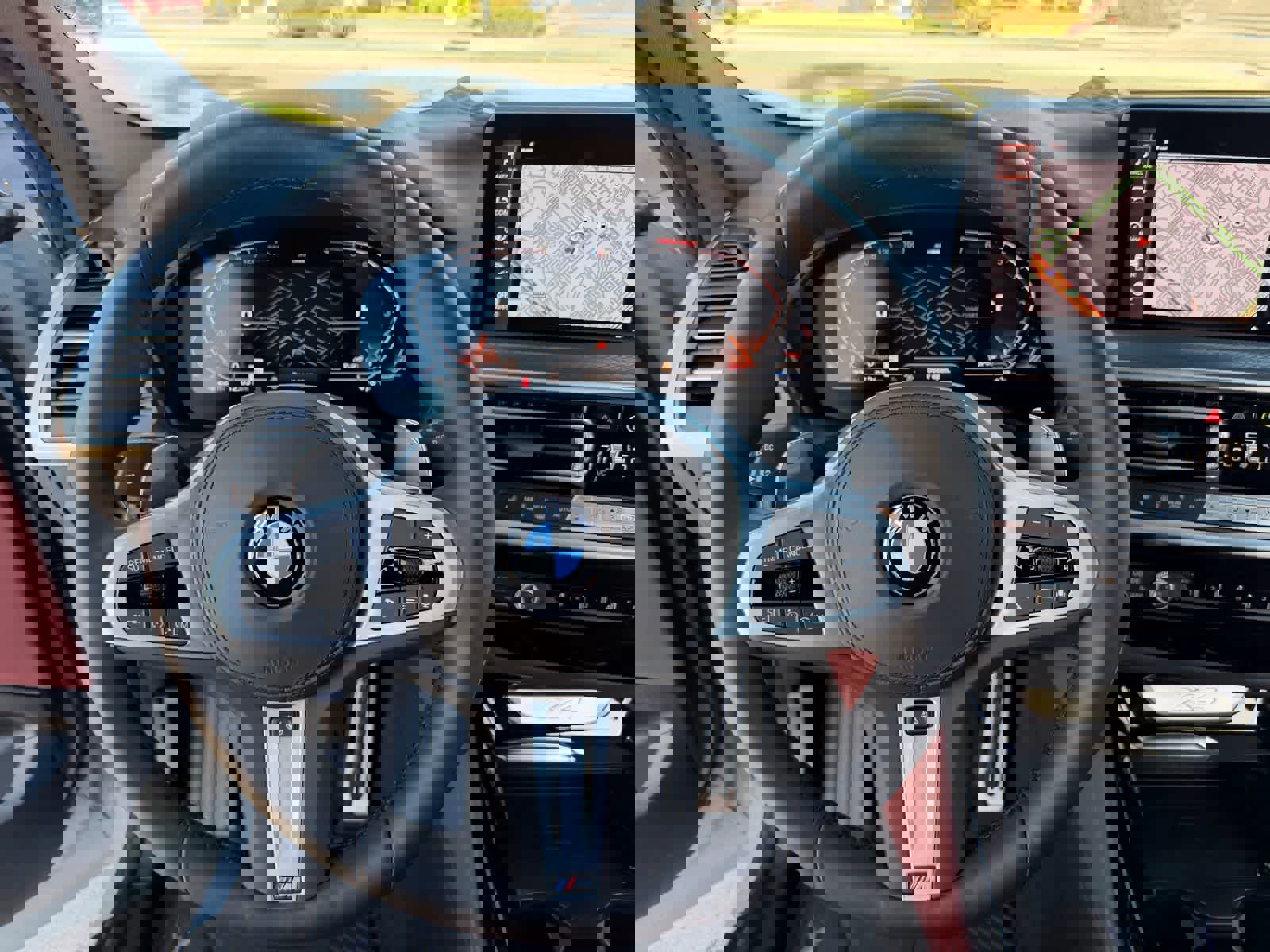 Used 2025 BMW X4 xDrive30i w/ Premium Package image 17