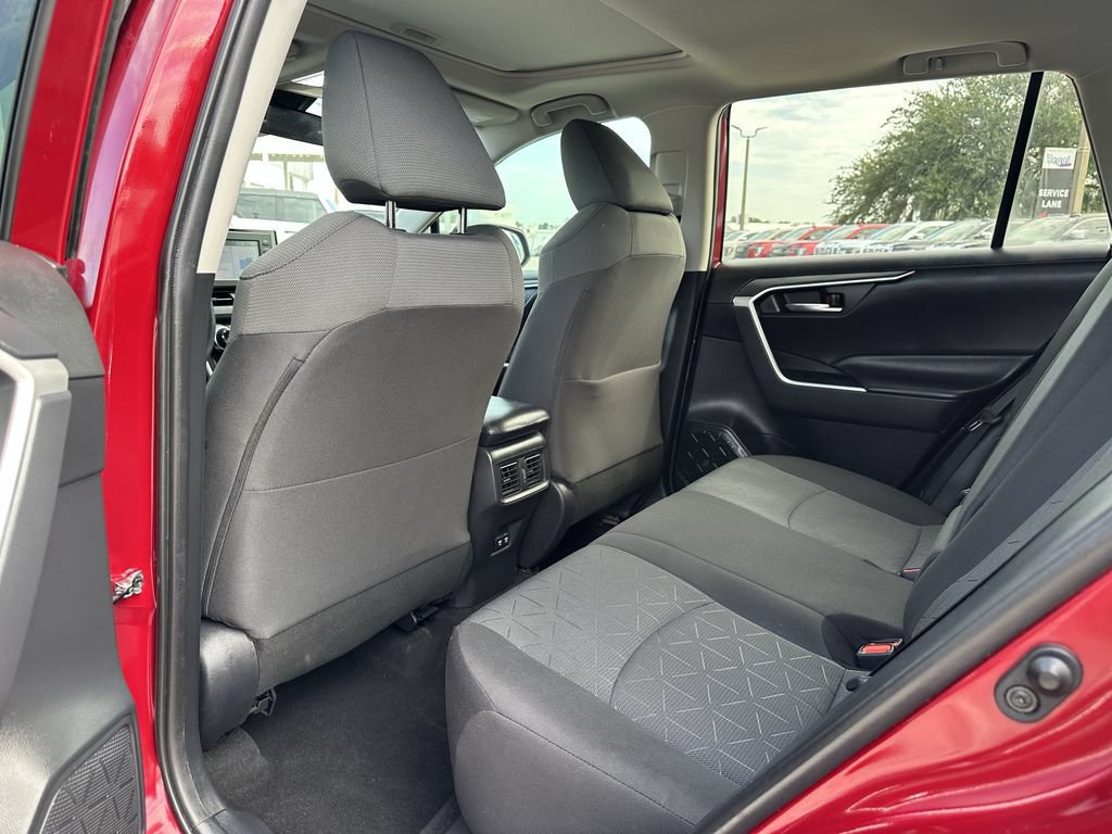 Used 2020 Toyota RAV4 XLE w/ Convenience Package FWD image 17