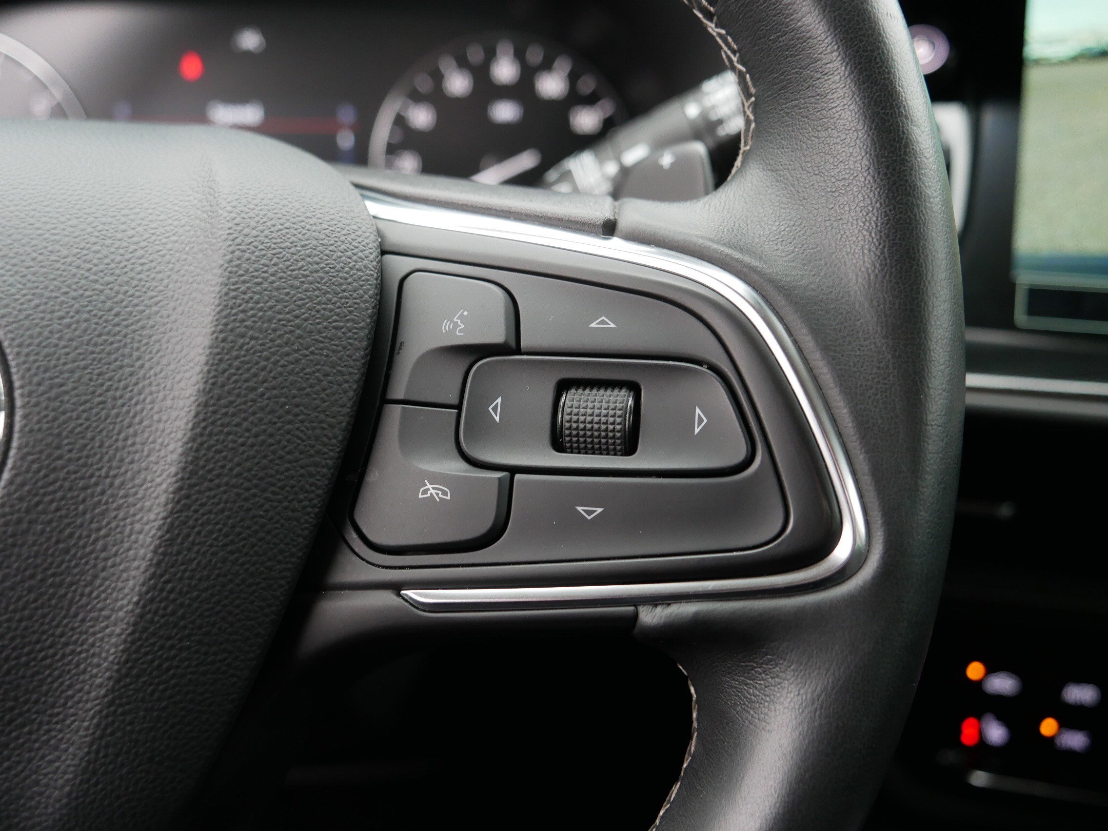 Used 2023 Buick Envision Preferred AWD/4WD image 29