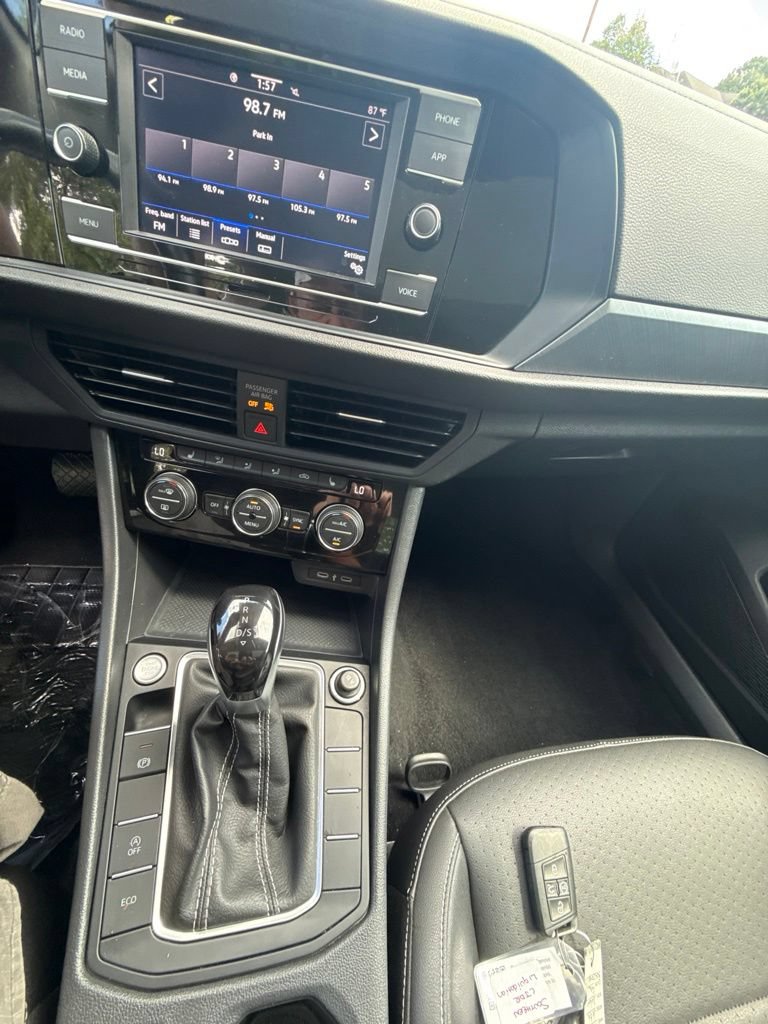 Used 2024 Volkswagen Jetta SE FWD image 14