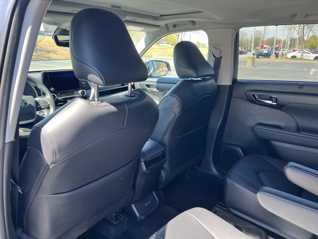 Certified 2025 Toyota Highlander XLE image 17