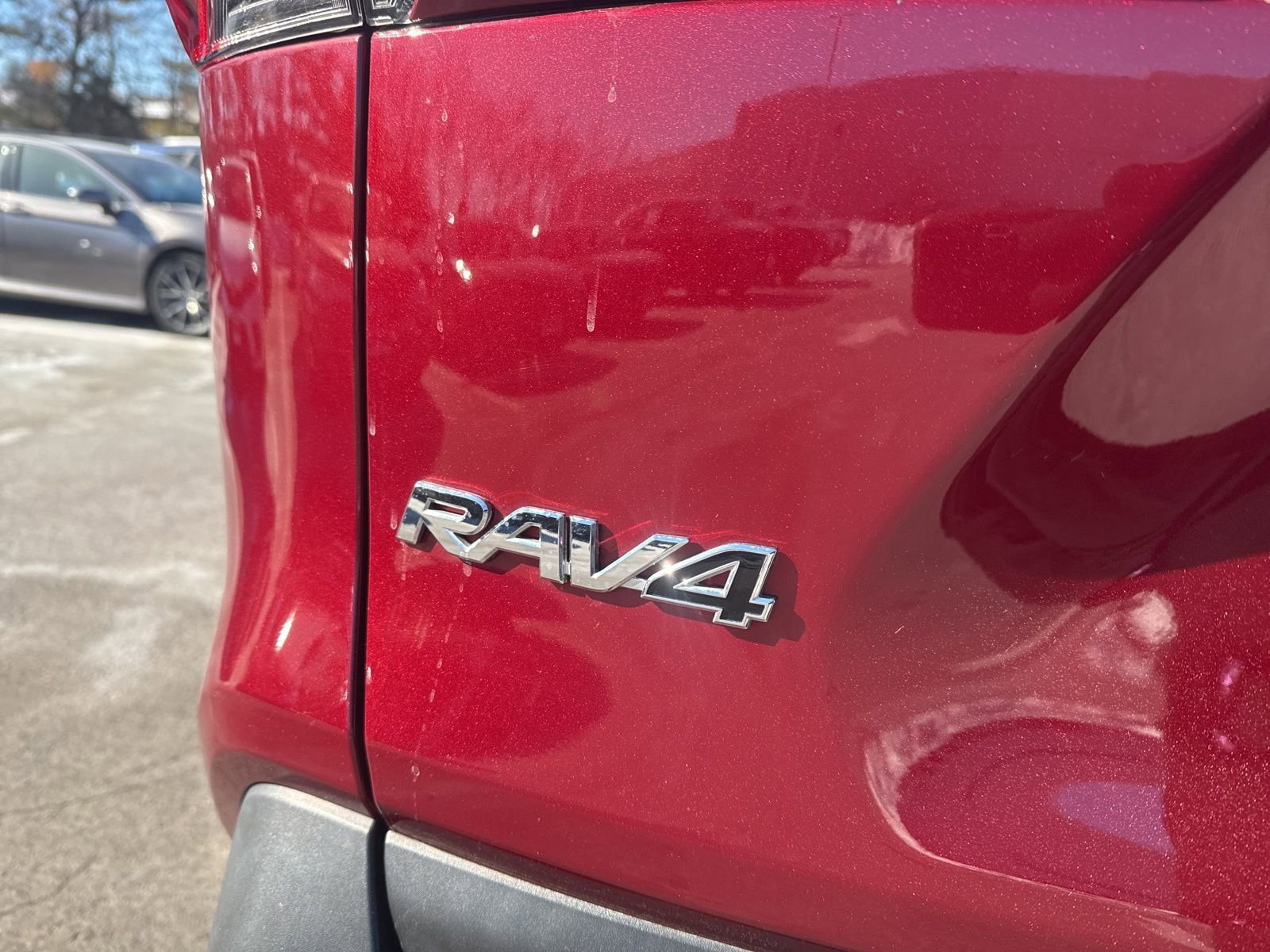 Used 2021 Toyota RAV4 LE image 10