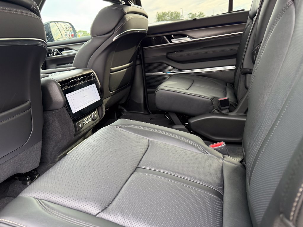 New 2026 Jeep Grand Wagoneer Summit AWD/4WD image 25