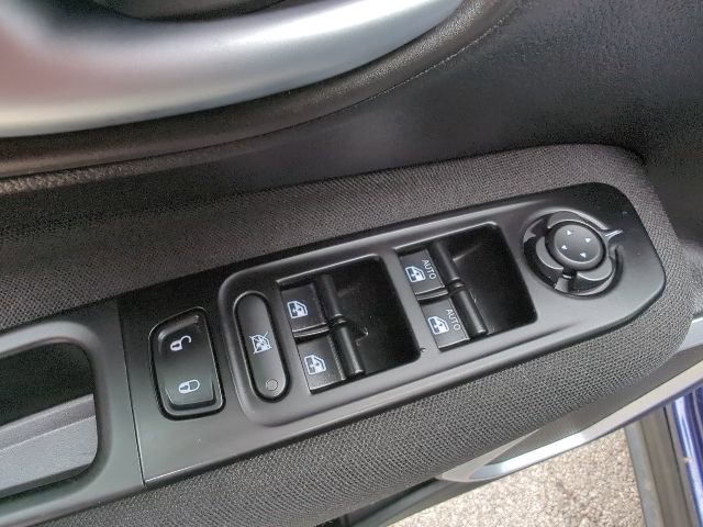 Used 2019 Jeep Renegade Latitude w/ Cold Weather Group image 21