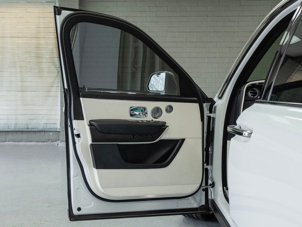 Used 2022 Rolls-Royce Cullinan w/ Cullinan Package image 42