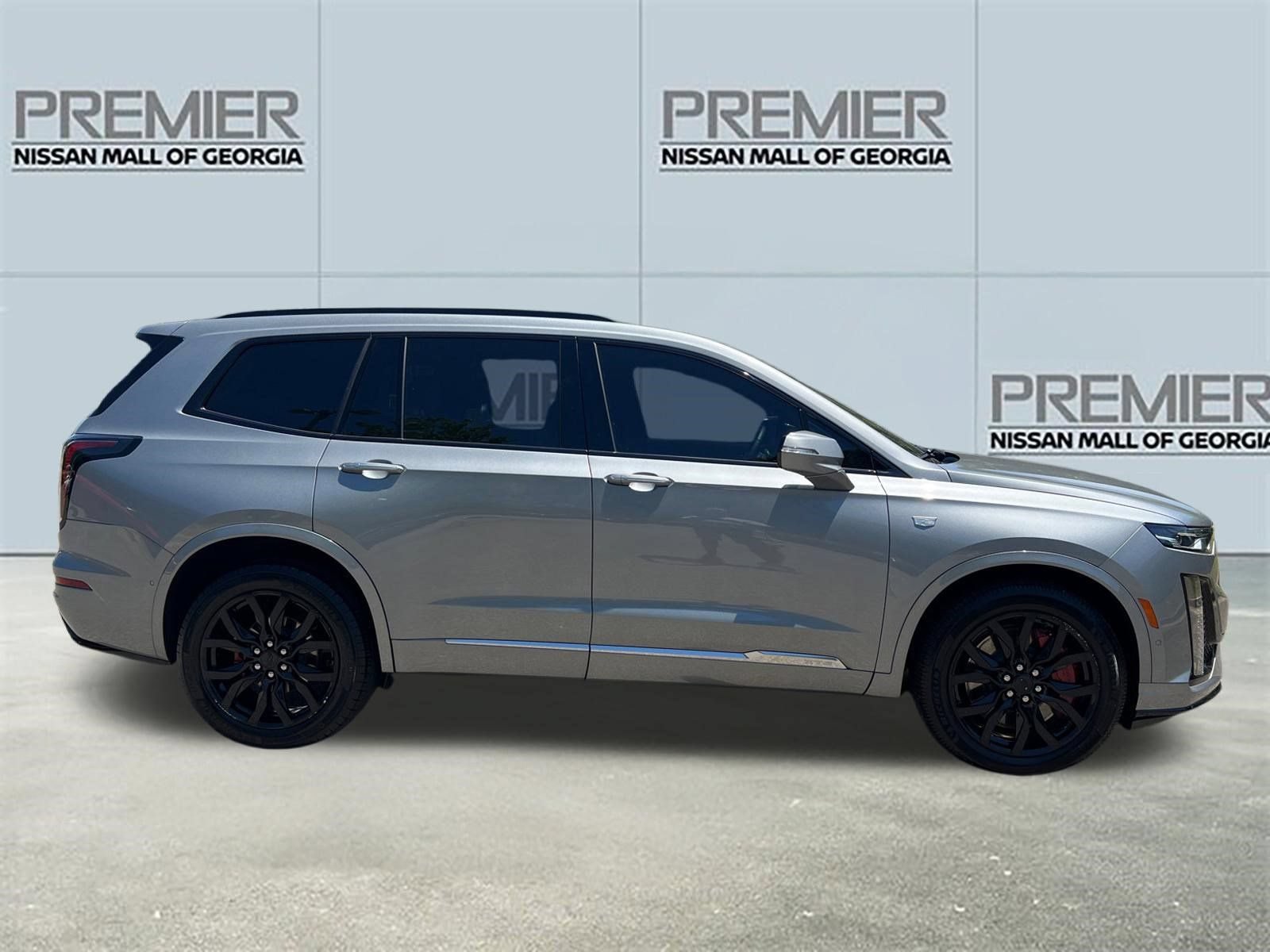 Used 2023 Cadillac XT6 Sport w/ Technology Package AWD/4WD image 4