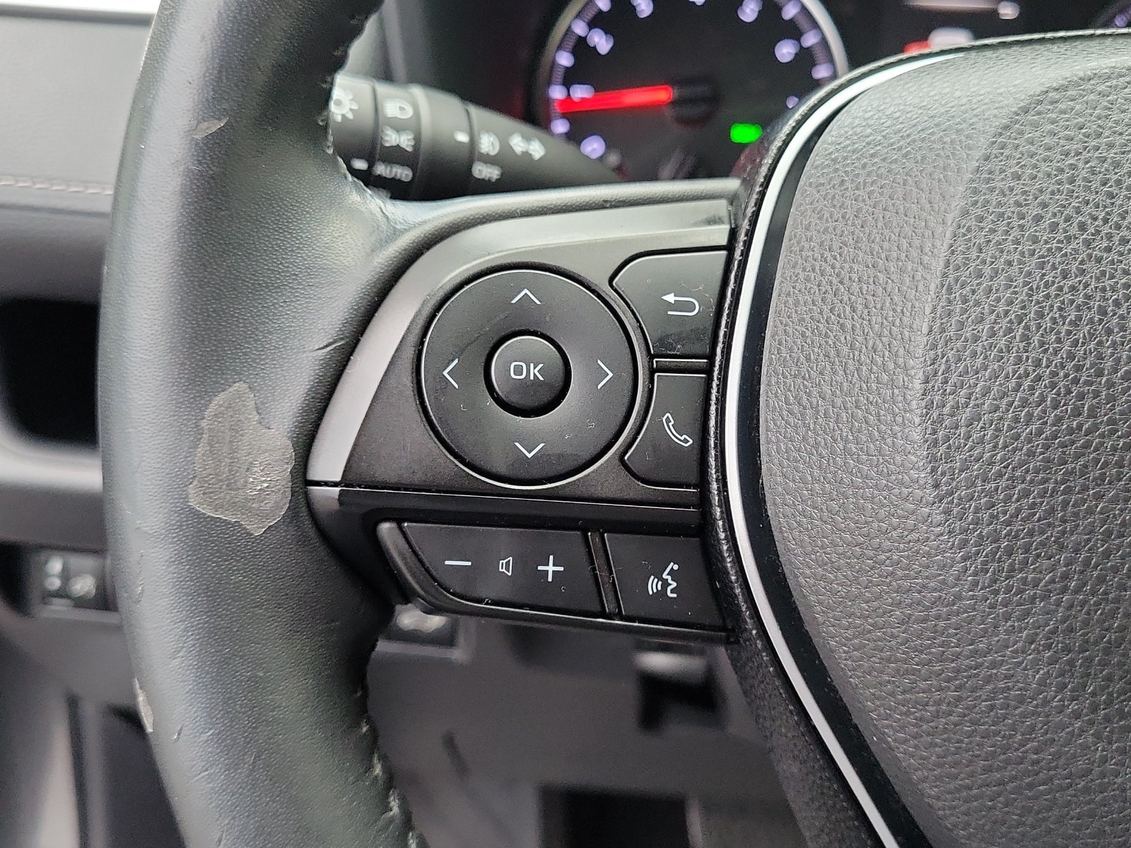 Used 2019 Toyota RAV4 XLE Premium FWD image 23