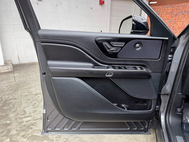 Used 2024 Lincoln Aviator Reserve w/ Equipment Group 201A image 10