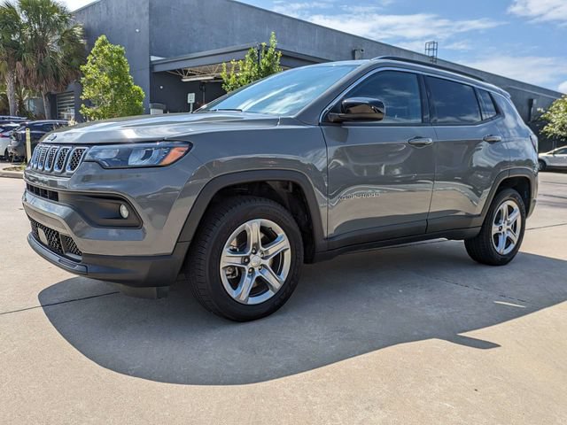 Used 2024 Jeep Compass Latitude w/ Altitude Special Edition AWD/4WD image 10
