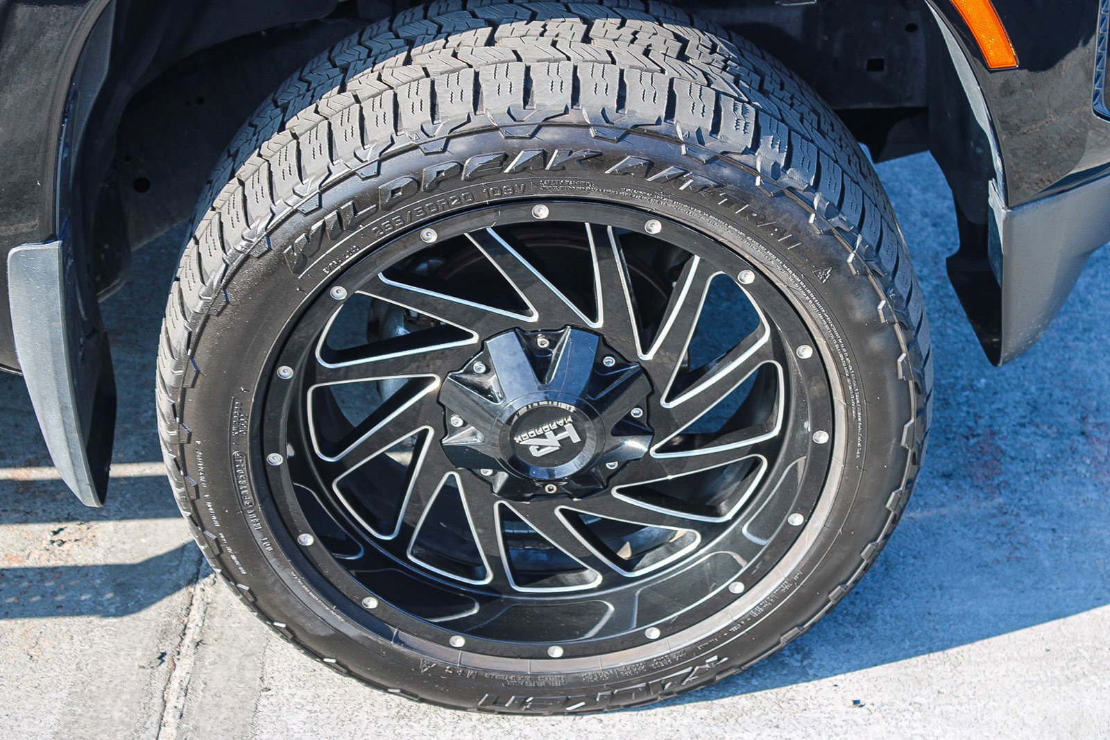 Used 2024 Nissan Frontier SV image 11