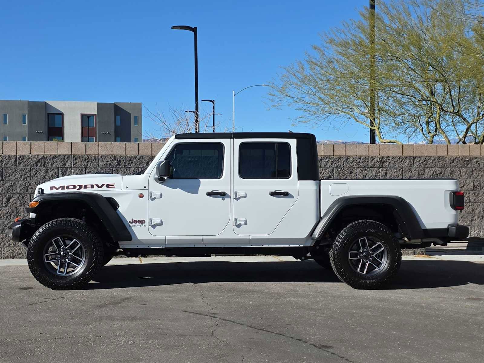 Certified 2024 Jeep Gladiator Mojave w/ Technology Group image 6
