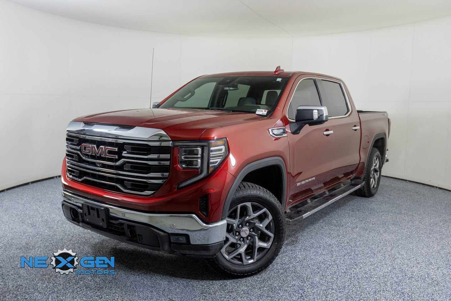 Used 2023 GMC Sierra 1500 SLT image 3