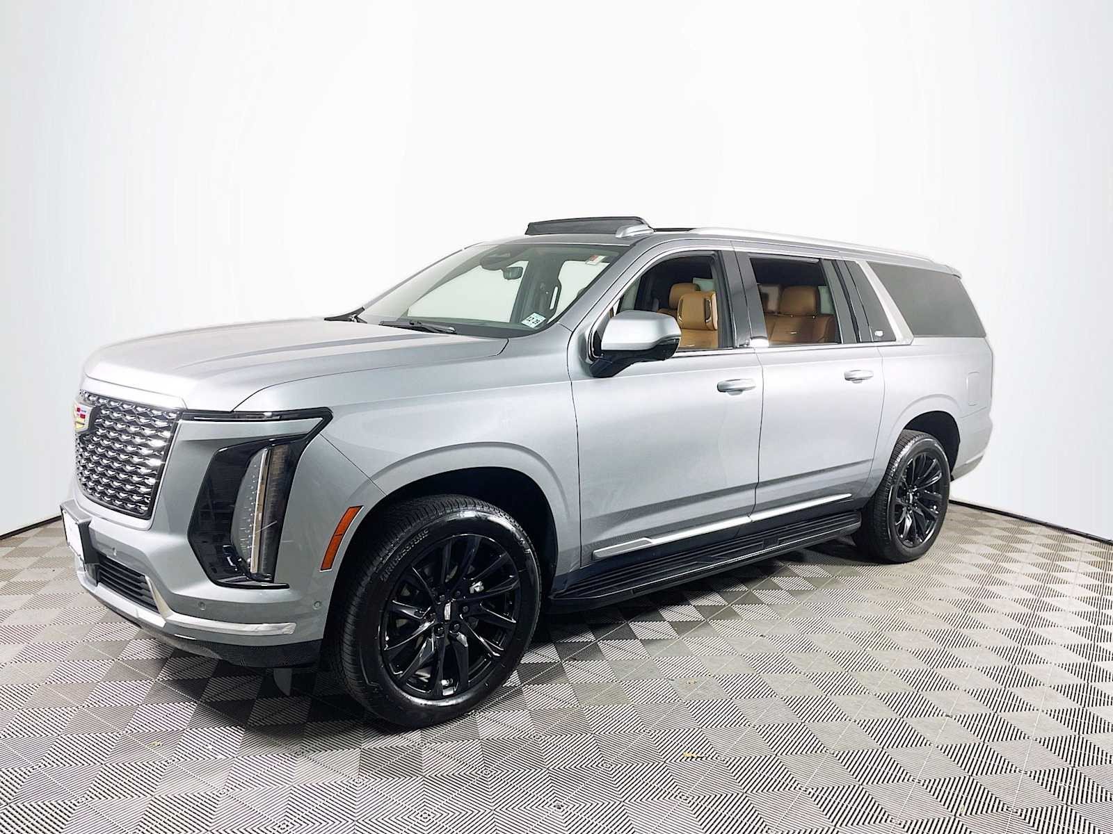 Certified 2025 Cadillac Escalade ESV Premium Luxury AWD/4WD image 1