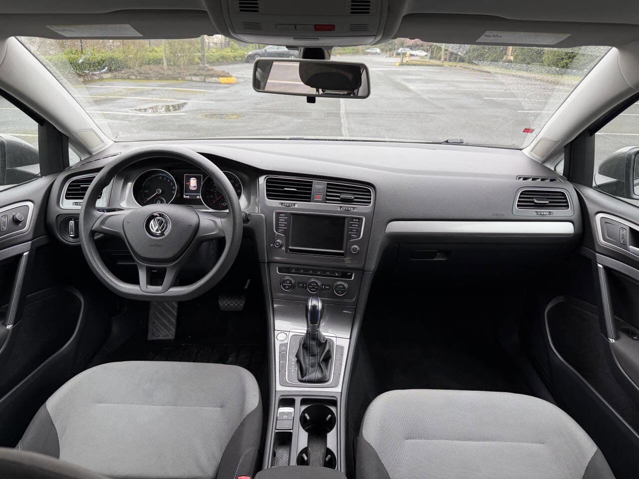 Used 2016 Volkswagen e-Golf SE image 11