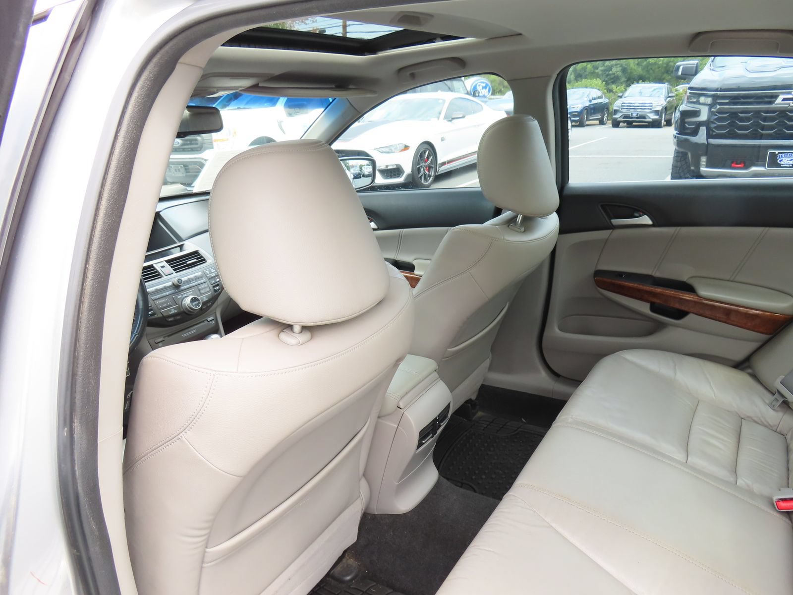 Used 2011 Honda Accord EX-L image 32
