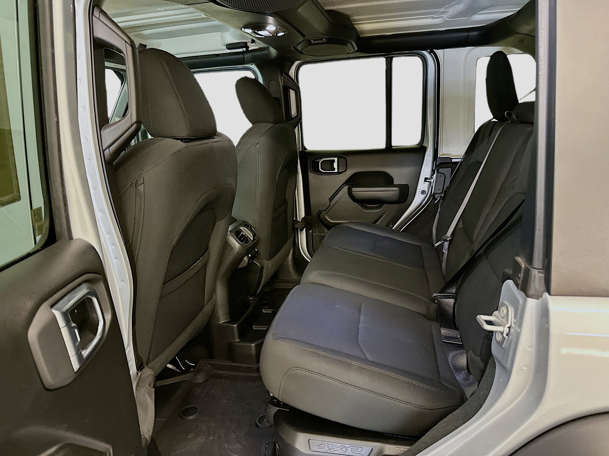 Used 2023 Jeep Wrangler Unlimited w/ Cold Weather Group image 29