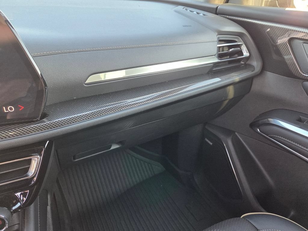 Used 2026 Chevrolet Traverse High Country w/ LPO, Floor Liner Package FWD image 30