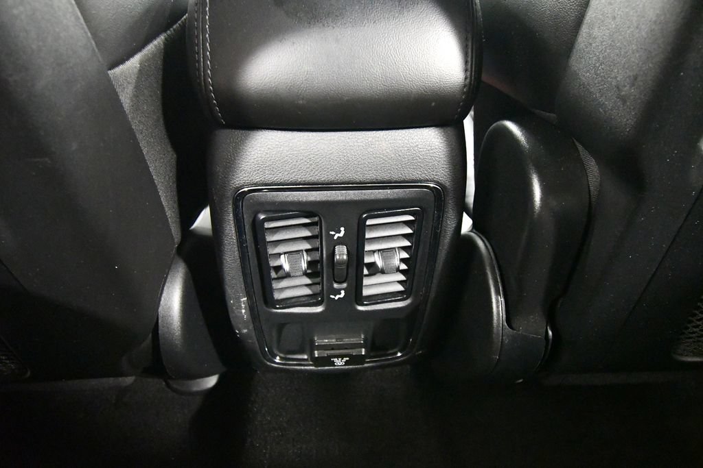 Used 2021 Jeep Grand Cherokee Altitude AWD/4WD image 16