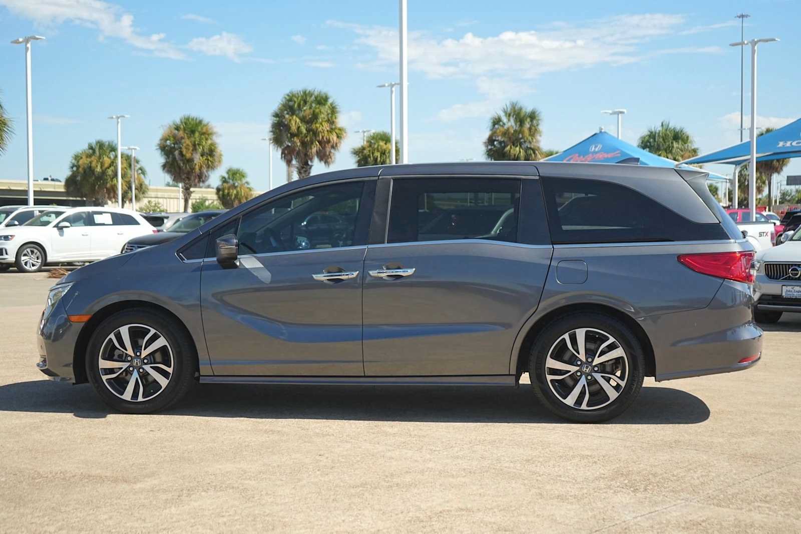Used 2023 Honda Odyssey Touring image 3