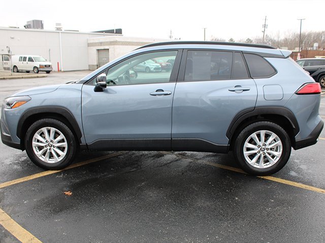 Used 2025 Toyota Corolla Cross LE image 7