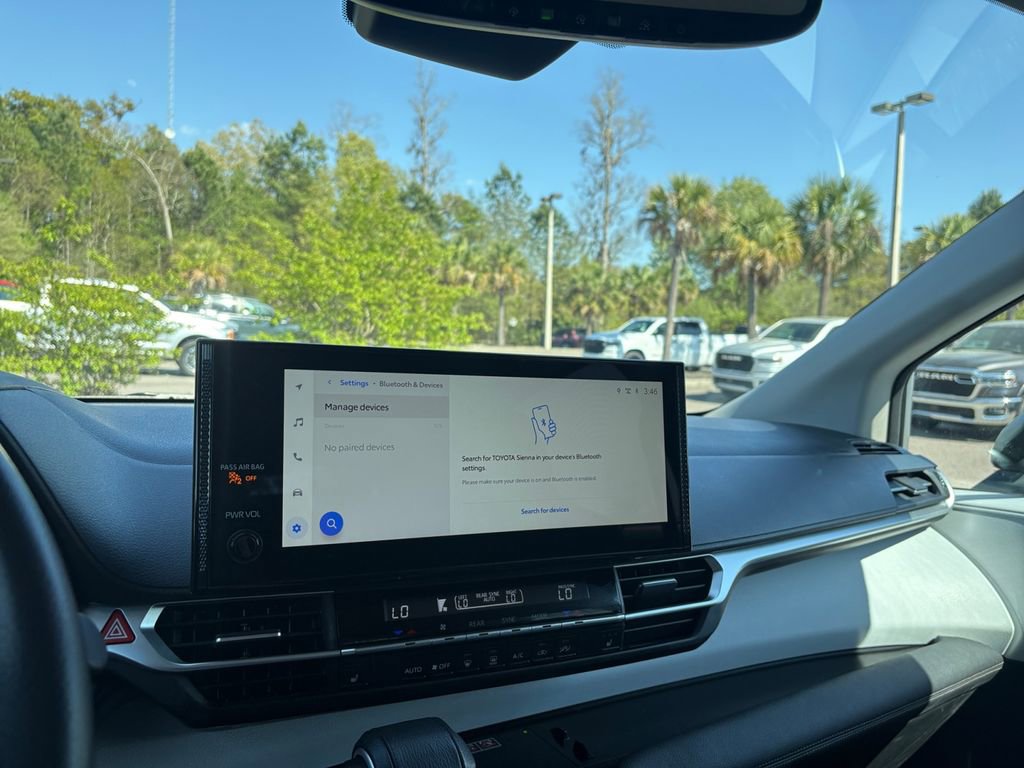 Used 2025 Toyota Sienna XLE image 20