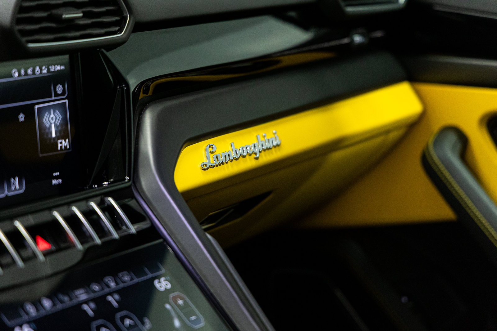 Used 2024 Lamborghini Urus S AWD/4WD image 34