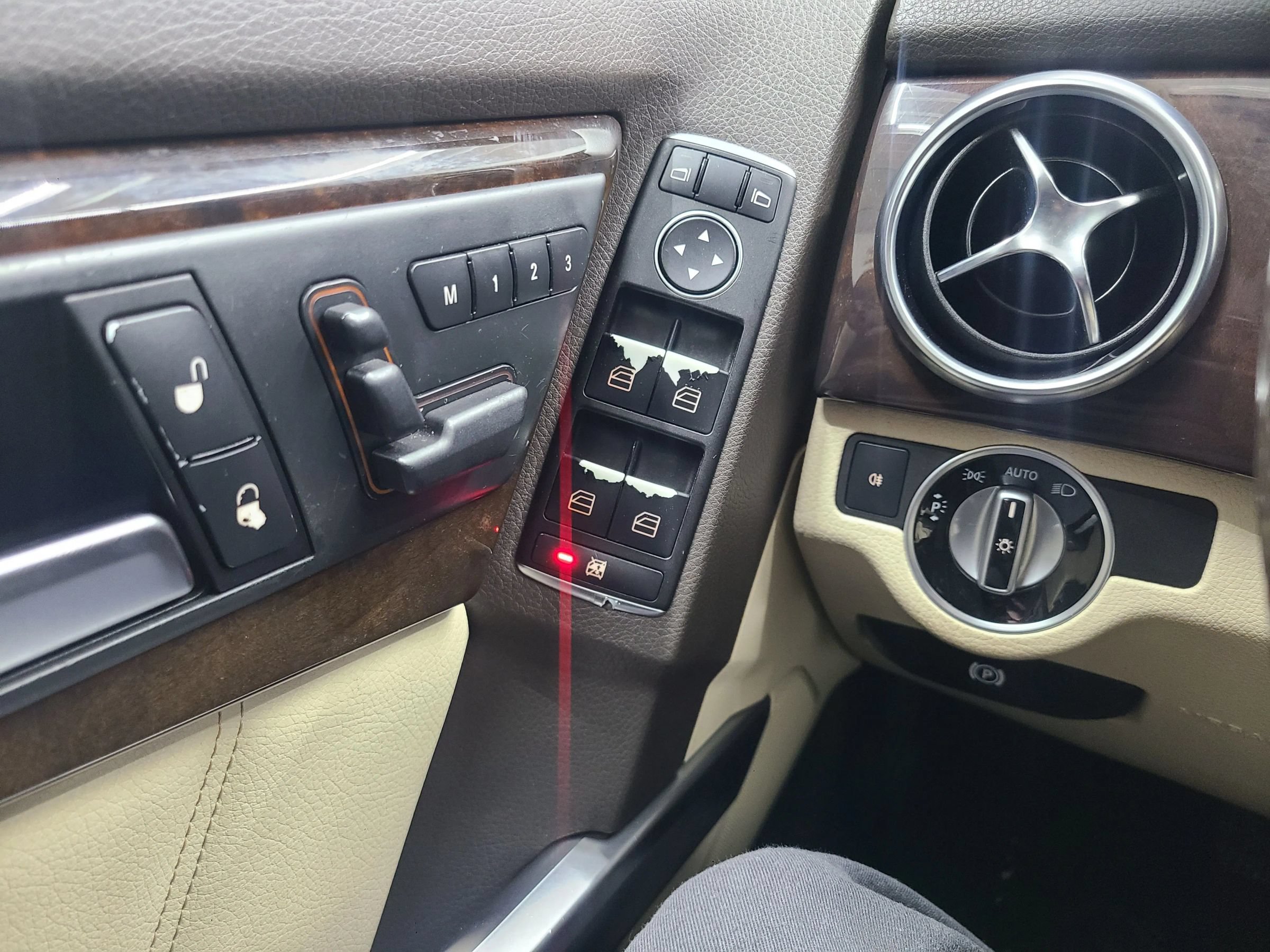 Used 2014 Mercedes-Benz GLK 350 4MATIC w/ Premium 1 Package image 30