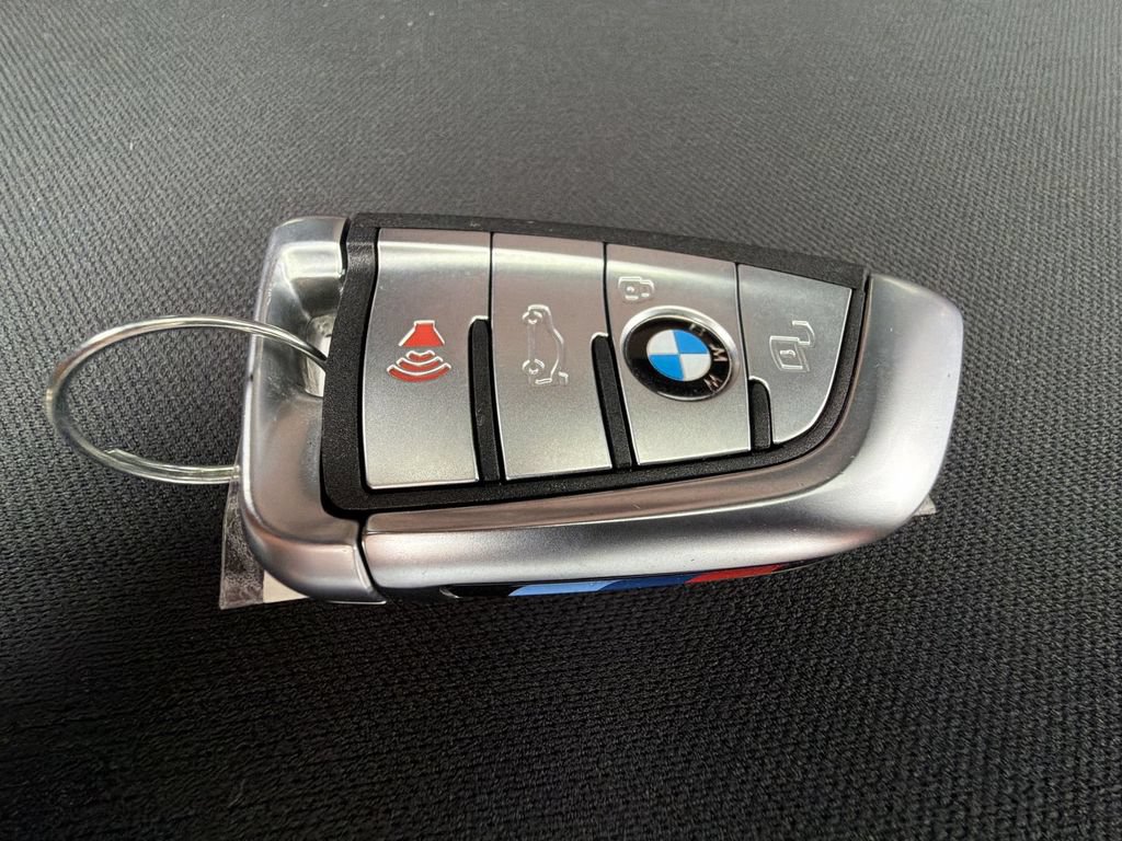 Used 2021 BMW X7 M50i w/ Dynamic Handling Package AWD/4WD image 28