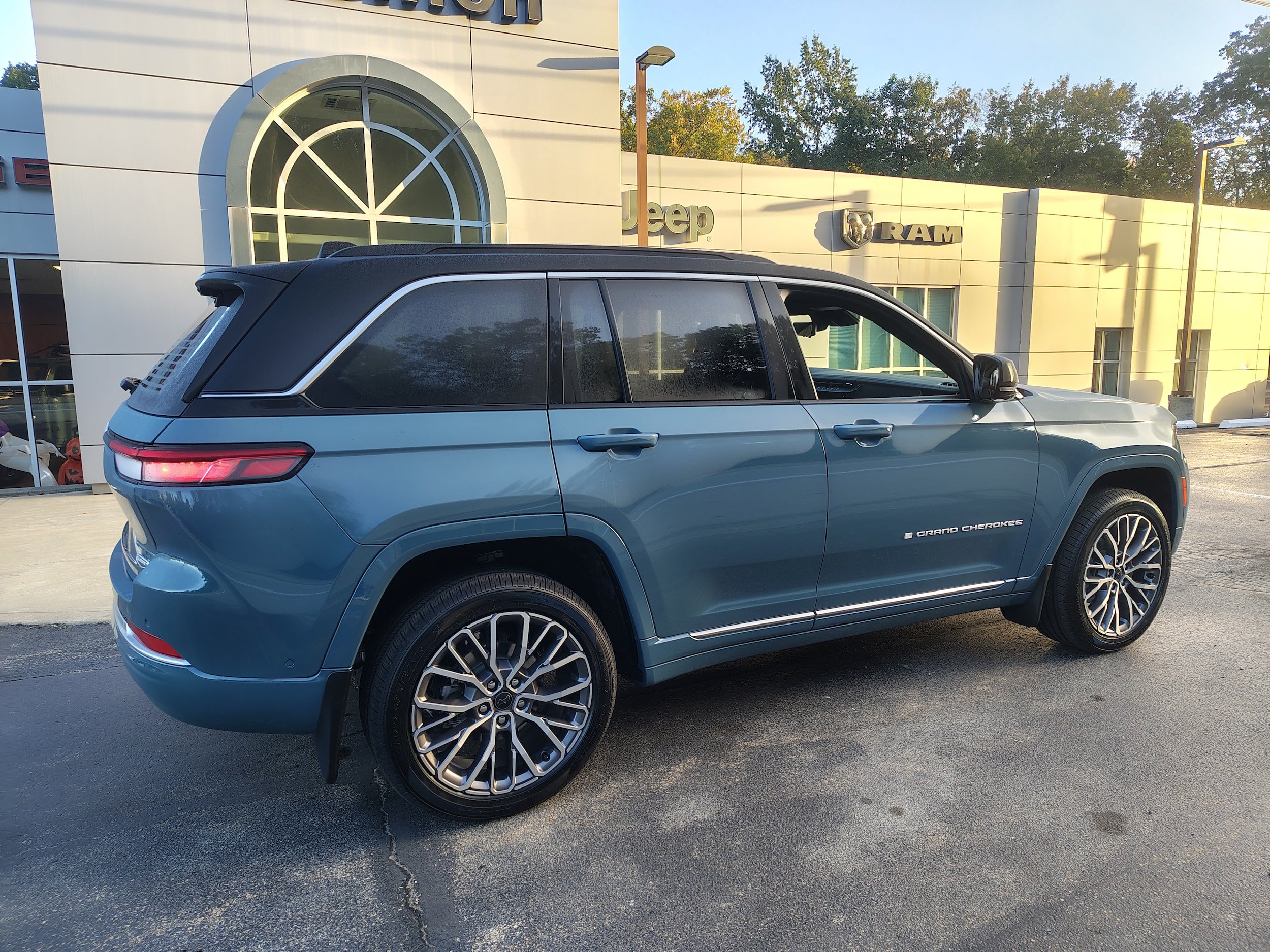 New 2027 Jeep Grand Cherokee Summit AWD/4WD image 19