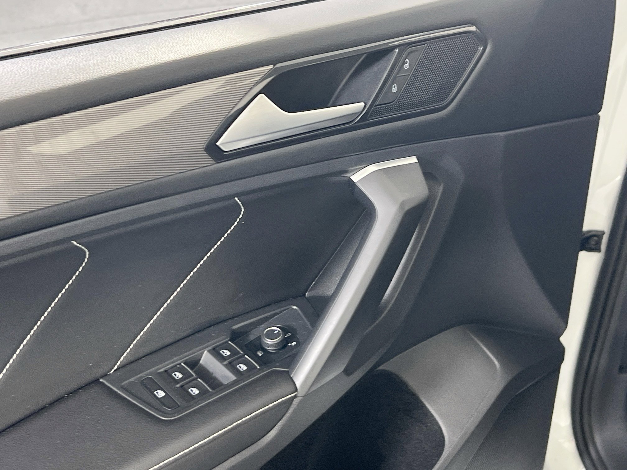 Used 2022 Volkswagen Tiguan SE image 17