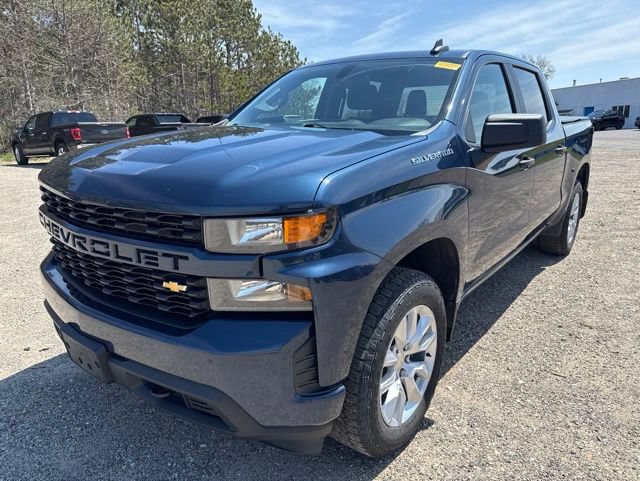 Used 2020 Chevrolet Silverado 1500 Custom w/ Custom Convenience Package AWD/4WD image 3
