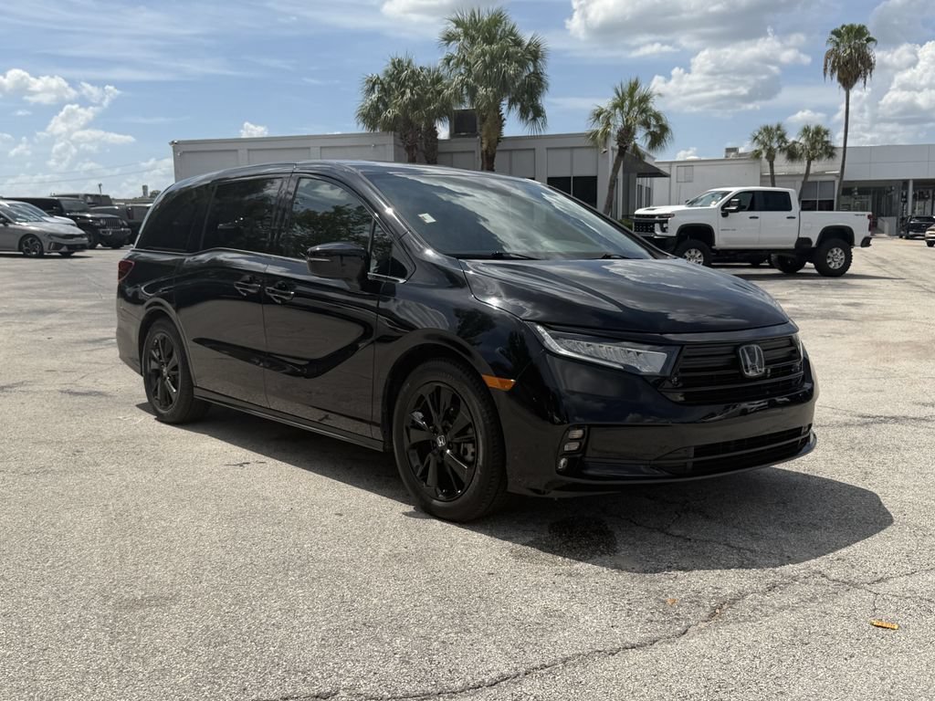 Used 2023 Honda Odyssey Sport image 2