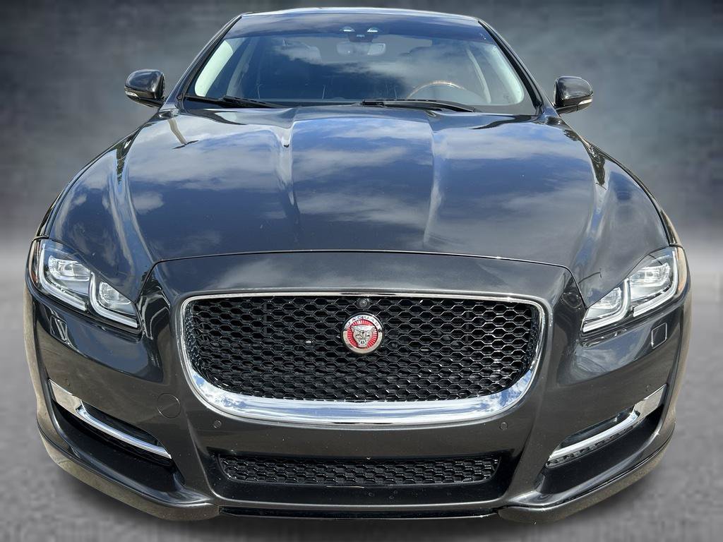 Used 2018 Jaguar XJ R-Sport RWD image 8