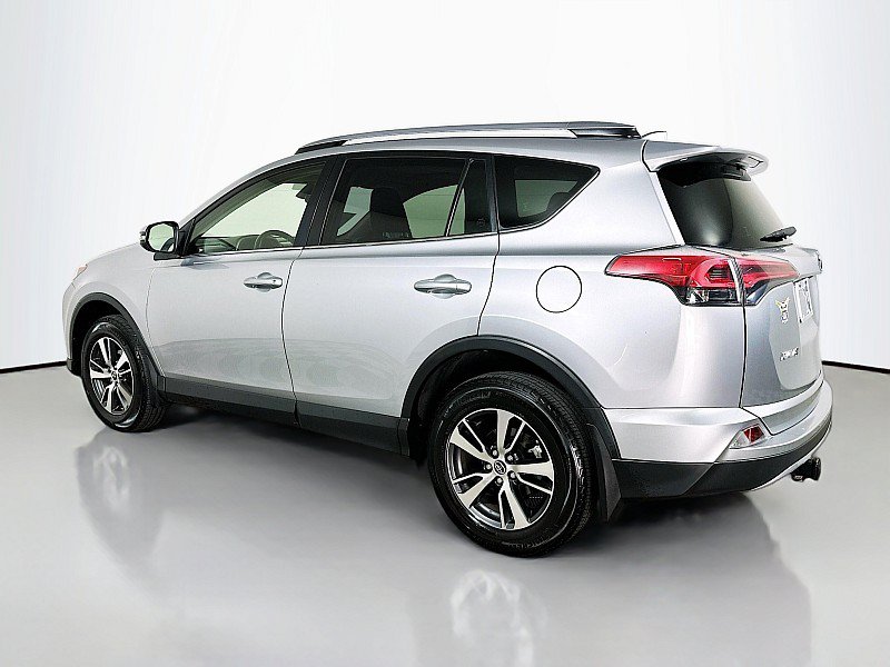 Used 2018 Toyota RAV4 XLE AWD/4WD image 5