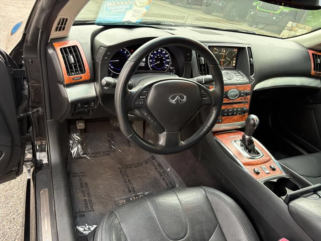 Used 2015 INFINITI Q60 Convertible w/ Premium Package RWD image 19