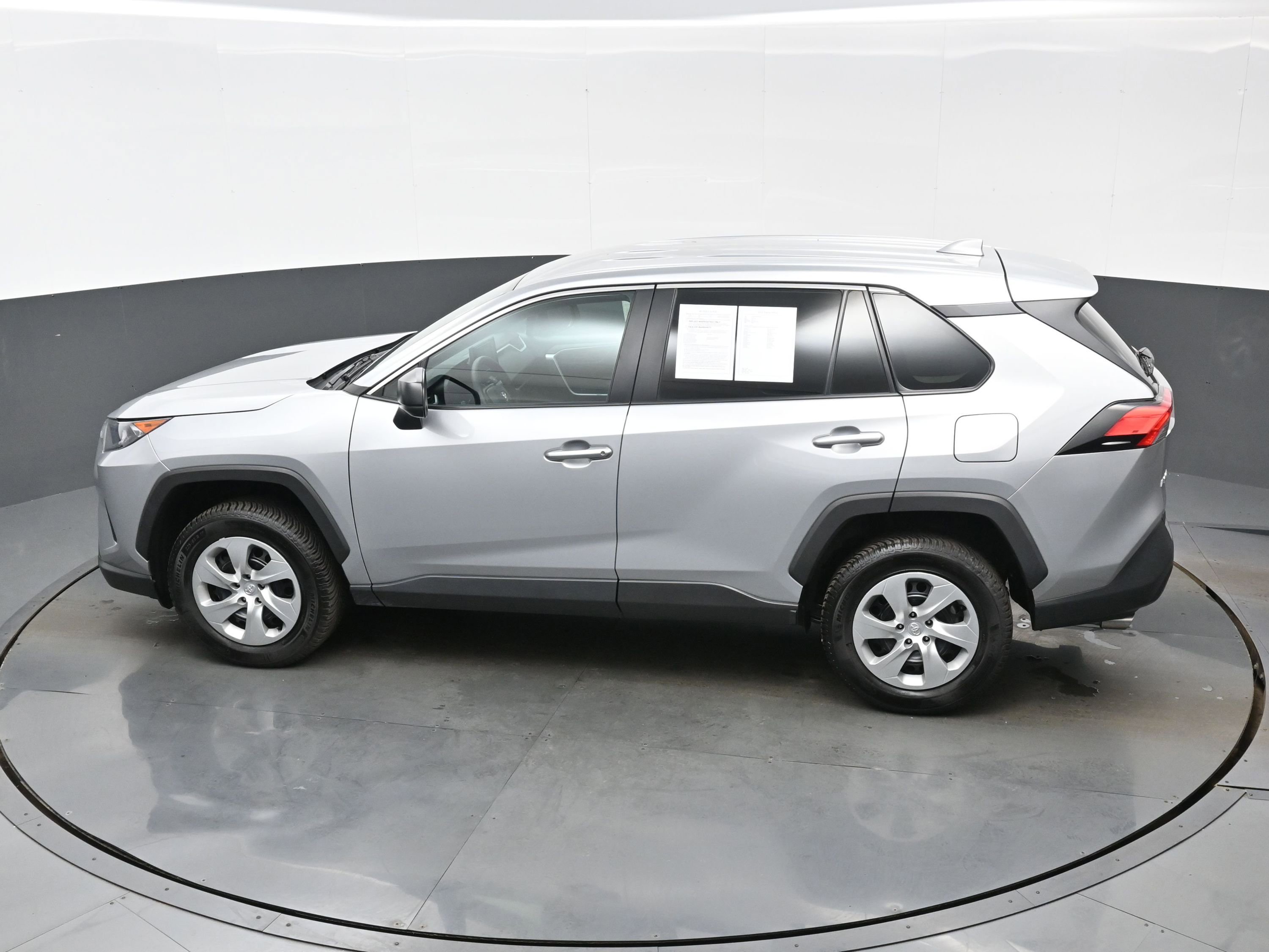 Used 2022 Toyota RAV4 LE AWD/4WD image 35